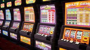 Player hand strength evaluation in poker